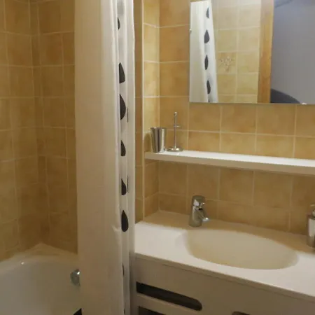 Appartamento Cocooning Pour 4 Avec Balcon Et Garage à - Fr-1-198-196 *